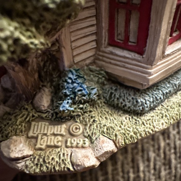 Lilliput Lane Shave and a Haircut‎ American Landmarks 1993 Barber Shop Miniature - Picture 8 of 9